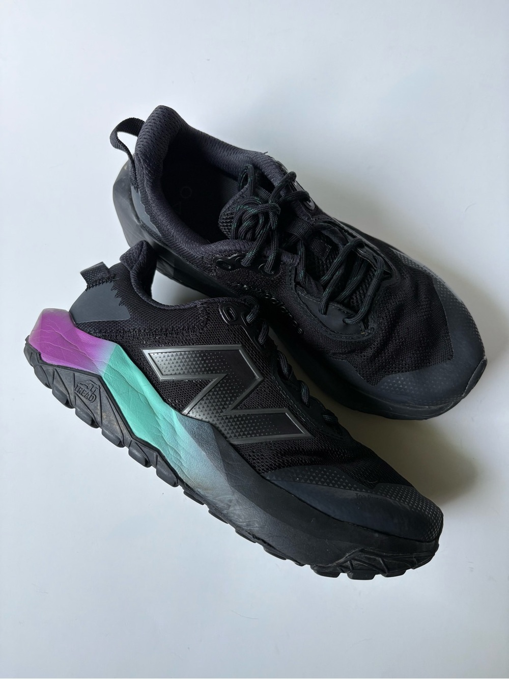 New Balance Women's Black Athletic Shoes with Purple & Teal Gradient Heel 7.5